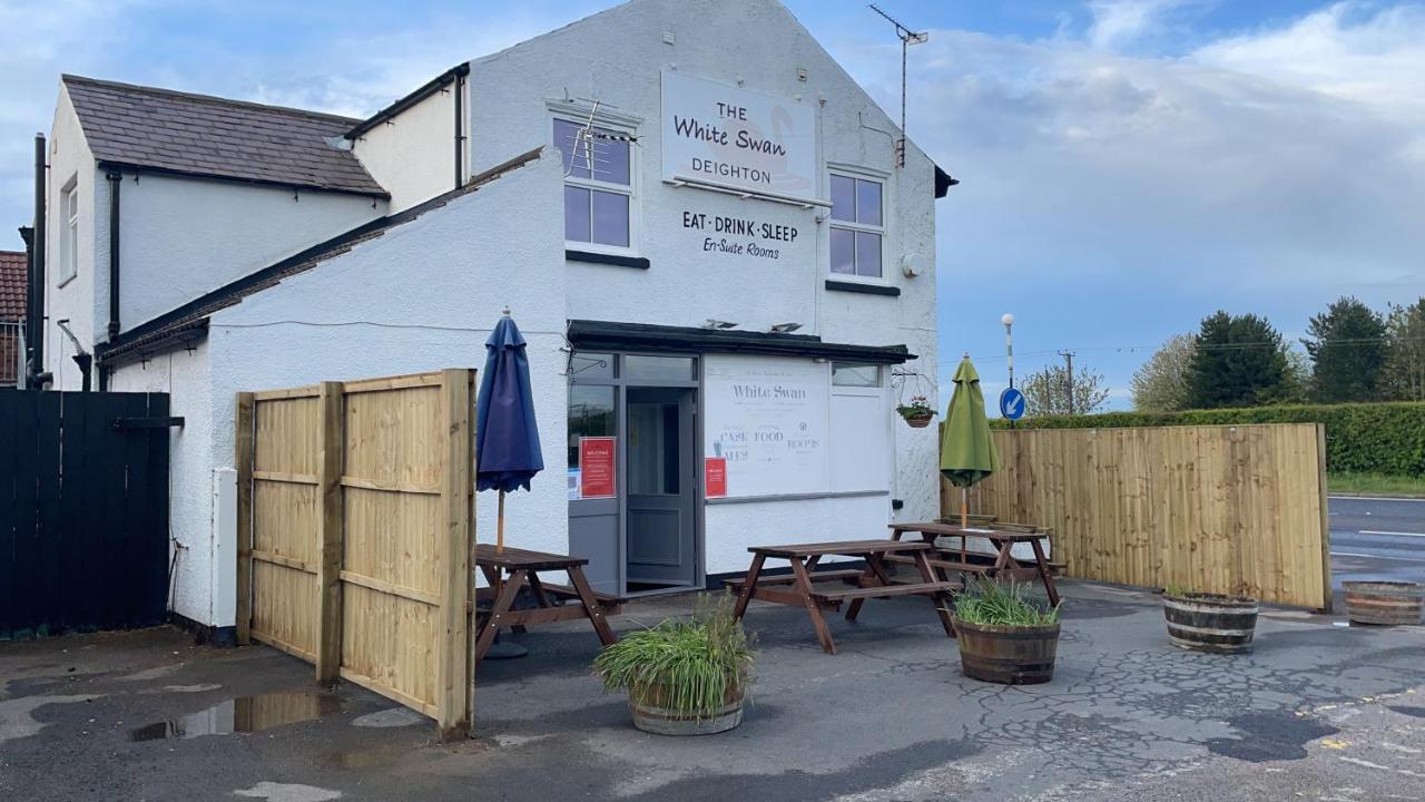 The White Swan Deighton Hotell York Exteriör bild